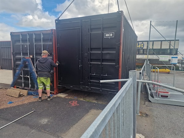 Ny förvaringscontainer på plats på kobbens IP
